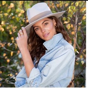 Felt hat by Teressa Foglia for Curateur, nwt, $65.